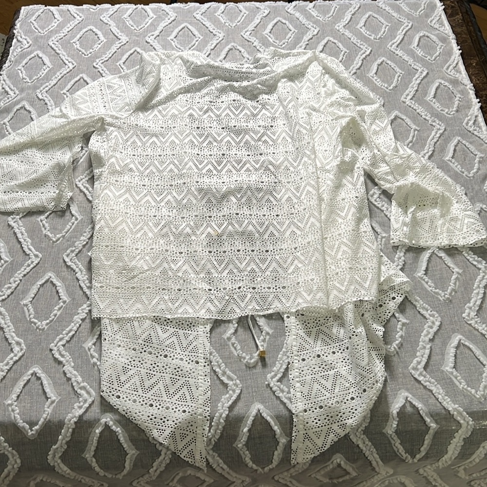 Medium Charmosa white lace looking coverup. A293 - Picture 3 of 3